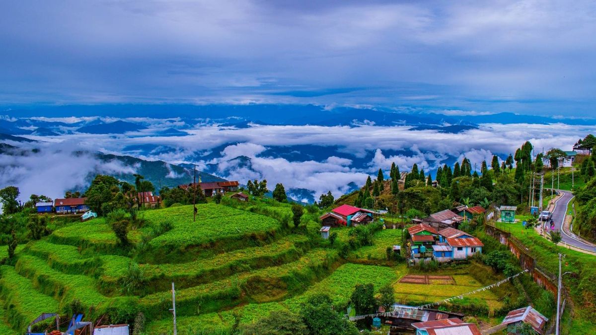 Vibrant street life and local cuisine in the bustling markets of Darjeeling town.