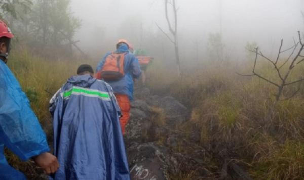 28-jam-di-atas-awan-penyelamatan-pendaki-gunung 