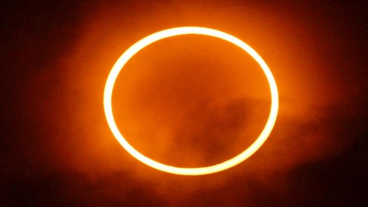 Ilustrasi gerhana matahari parsi