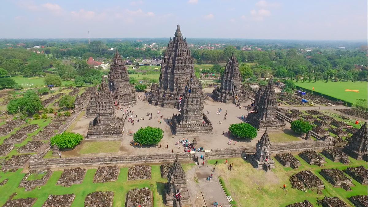 Pemandangan Candi Prambanan