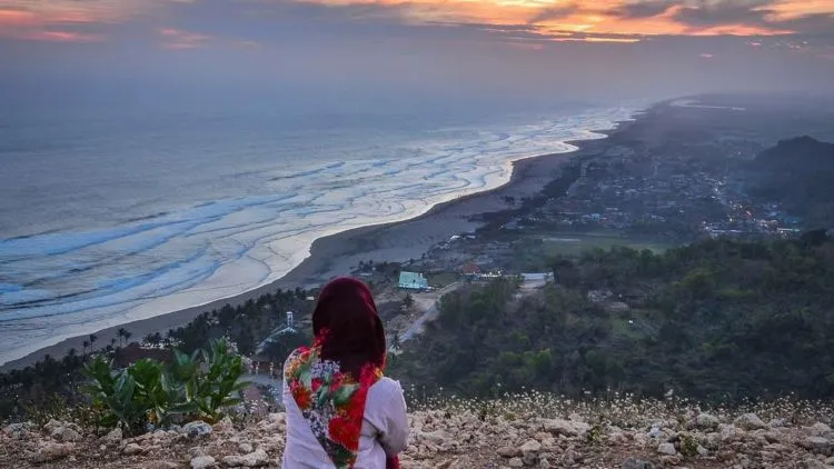 Bukit Paralayang: Petualangan Wisata Terbang Tinggi di Atas Awan