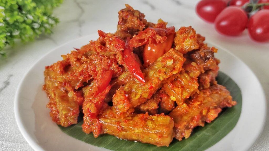 Tempe balado yang menggugah selera, cocok disajikan dengan nasi hangat