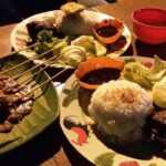 Sate Rusa yang gurih dan lembut, disajikan dengan sambal kecap dan lontong, cocok untuk hidangan spesial