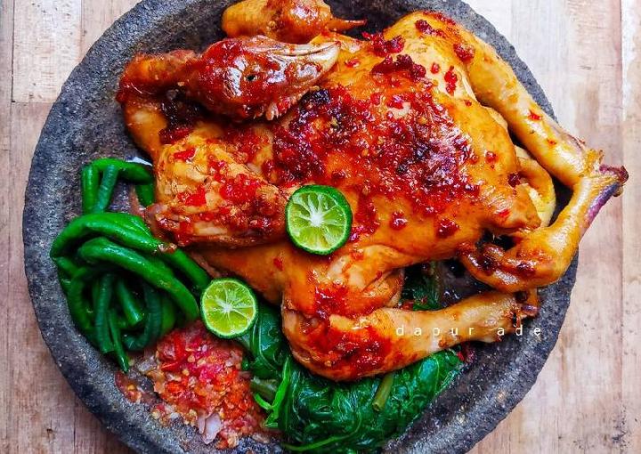 Ayam Rarang: Kuliner Pedas Khas Lombok yang Bikin Lidah Menjerit Nikmat 1 Ayam Rarang