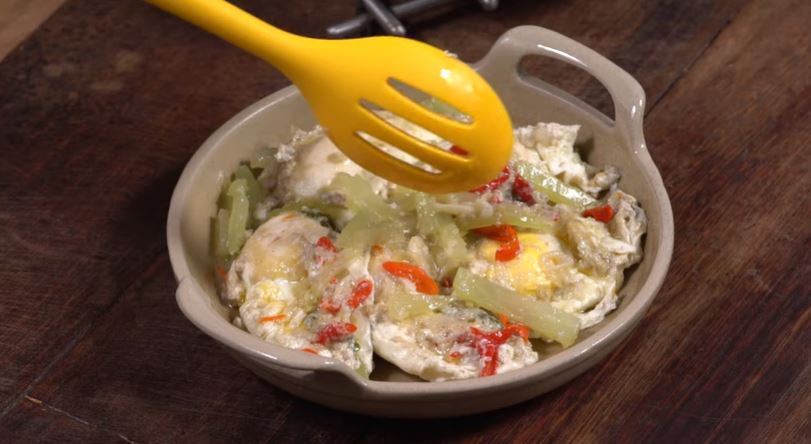 Telur Gulai Putih: Hidangan Sederhana yang Kaya Rasa 1 Telur Gulai Putih