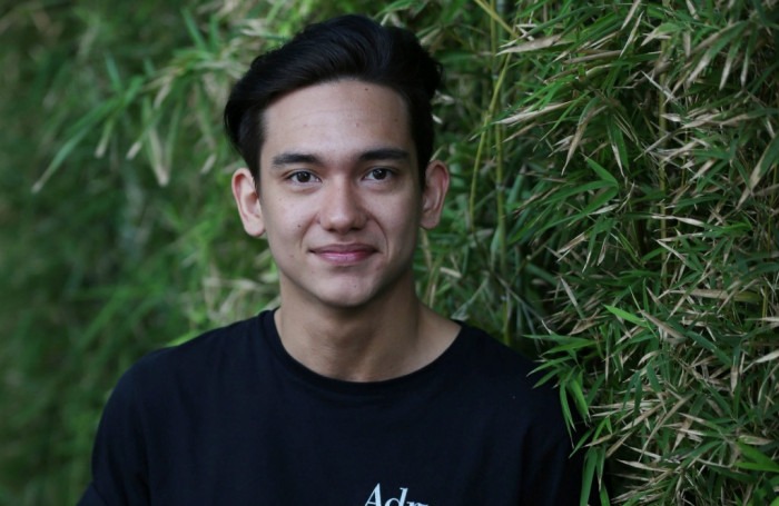 Adipati Dolken: Bintang Muda dengan Pesona yang Memikat 3 Adipati Dolken