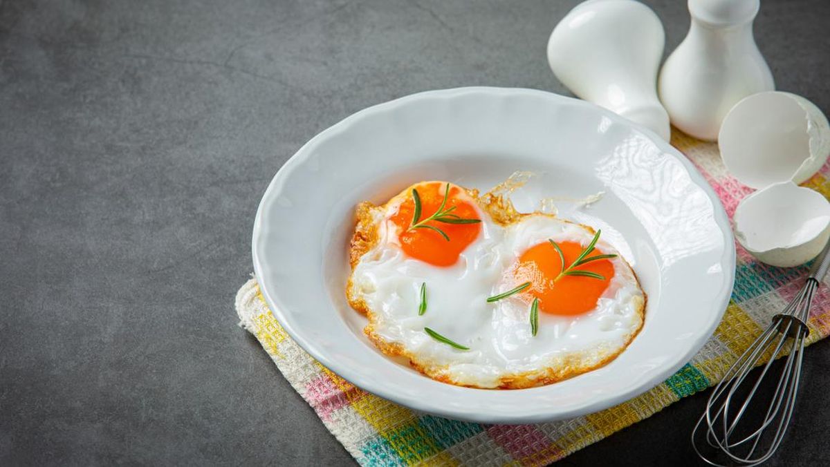 Risiko Makan Telur Setengah Matang