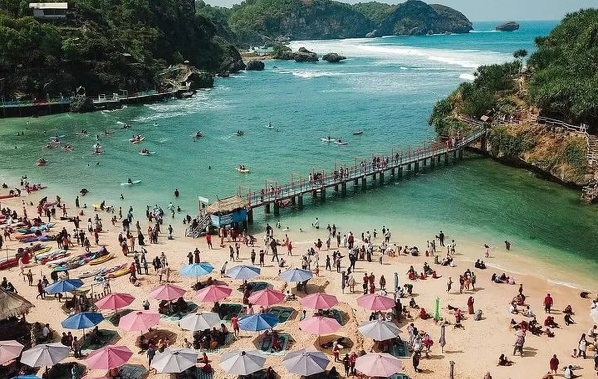 Pantai Drini, Pesona Pantai Gunungkidul yang Memikat 3 Datang Pagi untuk Suasana yang Lebih Tenang
