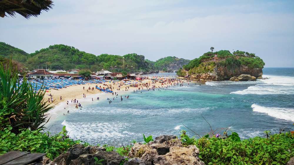 Pantai Drini, Pesona Pantai Gunungkidul yang Memikat 1 Pantai Drini