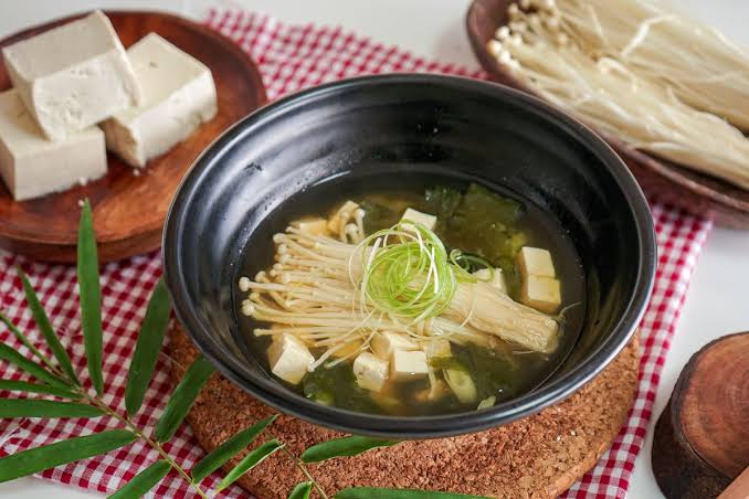 Sup Enoki Tahu Bening, Sajian Hangat yang Sederhana tetapi Bikin Hati Nyaman 2 Sup Enoki Tahu Bening